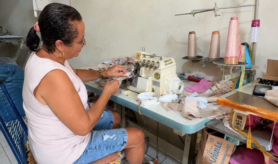 Luciana de Oliveira Vieira, de São Gonçalo (RJ), contemplada com R$ 100 mil na edição de julho do Pix do Milhão: o prêmio virou plano de imóvel e renda para a família.