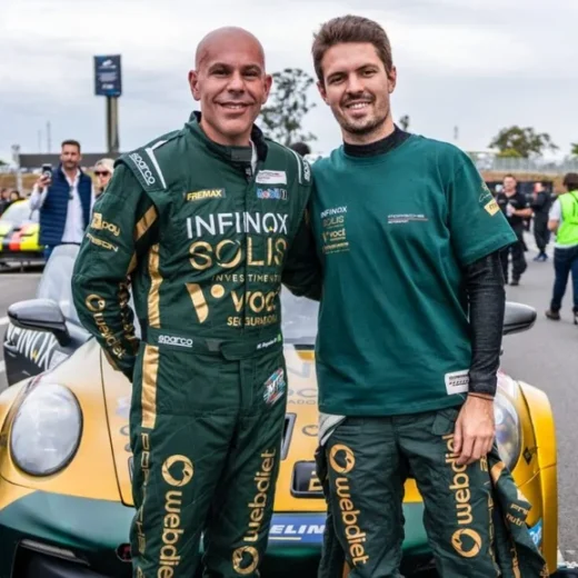 Marcos Regadas e Felipe Drugovich com o Porsche #17 no grid do Autódromo Internacional Nelson Piquet, em Brasília.