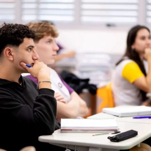 Estudantes do Ensino Médio devem ficar atentos para a escolha da graduação.
